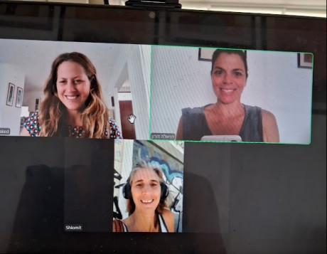 ליווי להגשה מול מפיקה